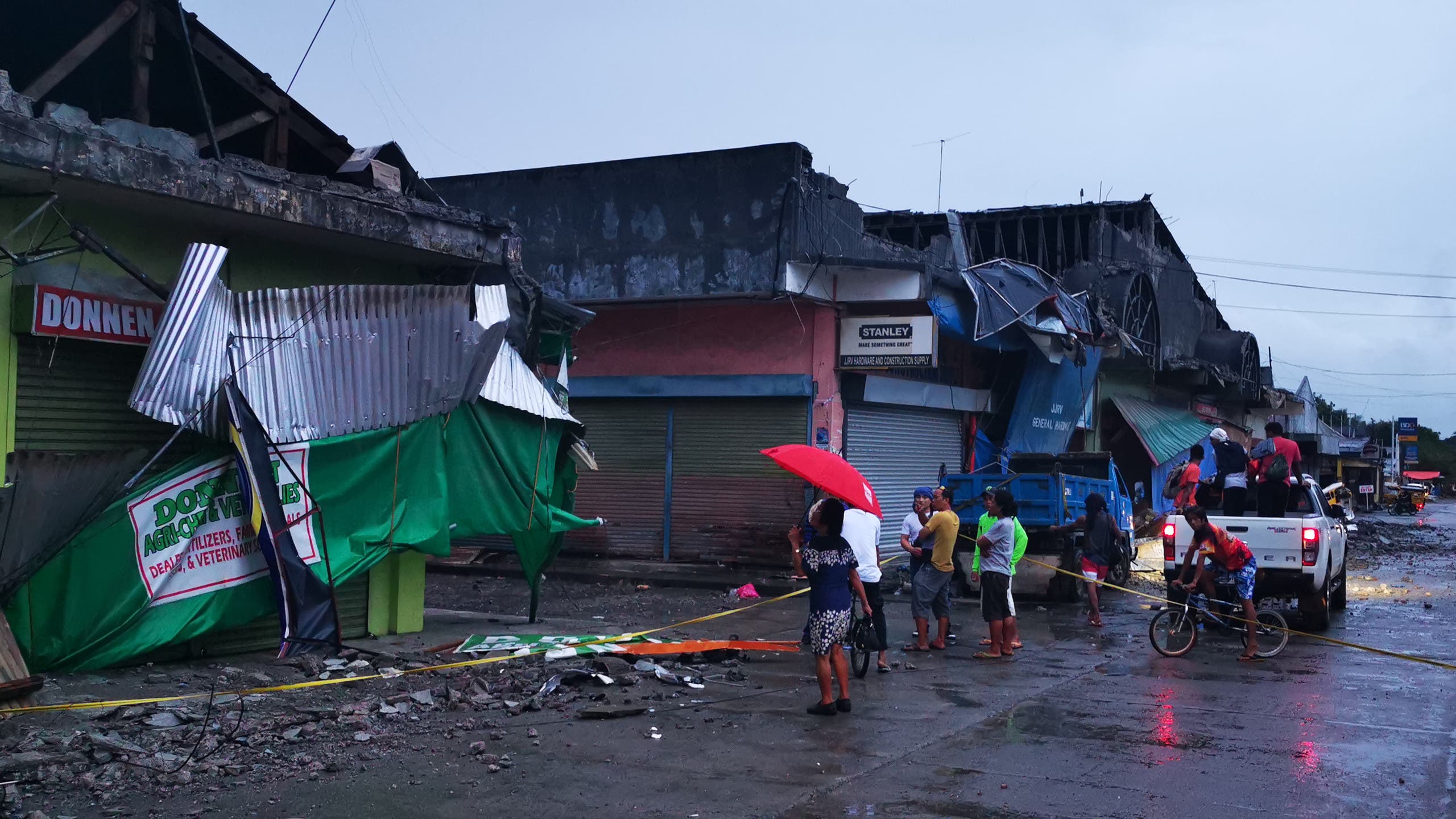 زلزال الفلبين 5 قتلى والبحث عن ناجين تحت أنقاض مركز تجاري 27a0e145-08bb-41ac-884b-1800e91e1f20