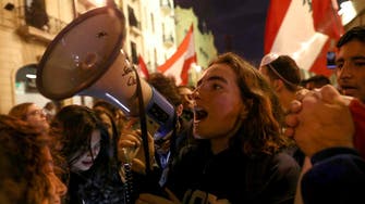 متظاهرو لبنان بصوت واحد: تنزلوا أو تنذلوا
