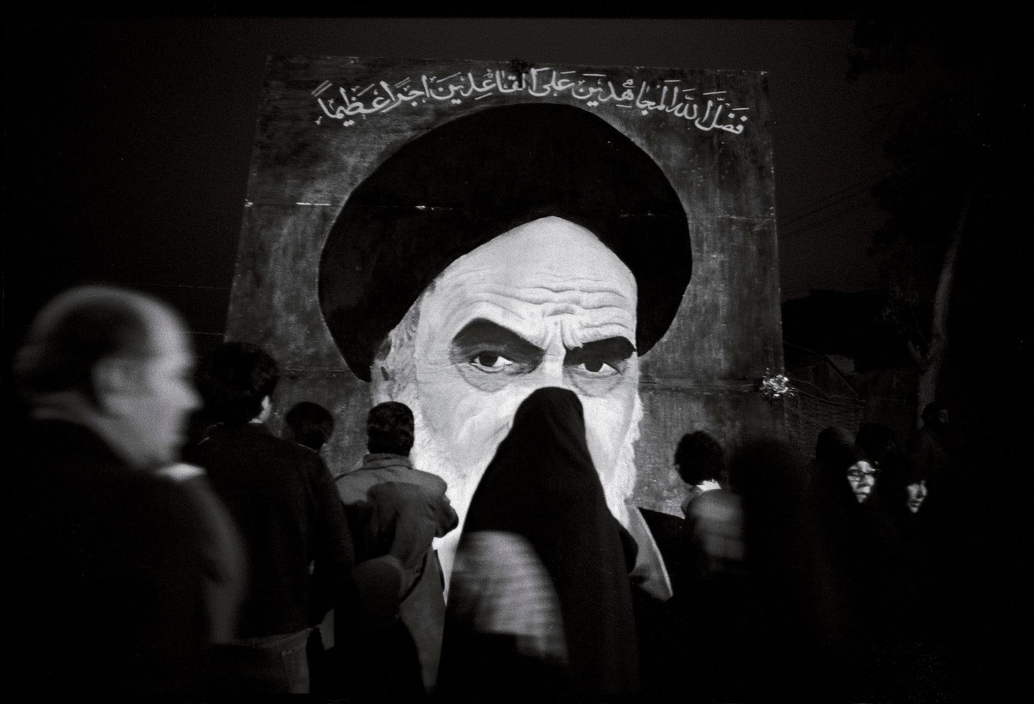 صورة للخميني بأحد شوارع طهران