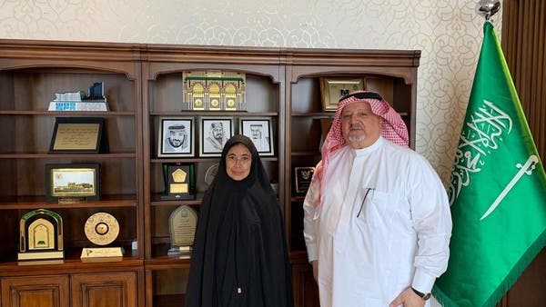 سفير المملكة في إندونيسيا يستقبل والدة المواطنة السعودية