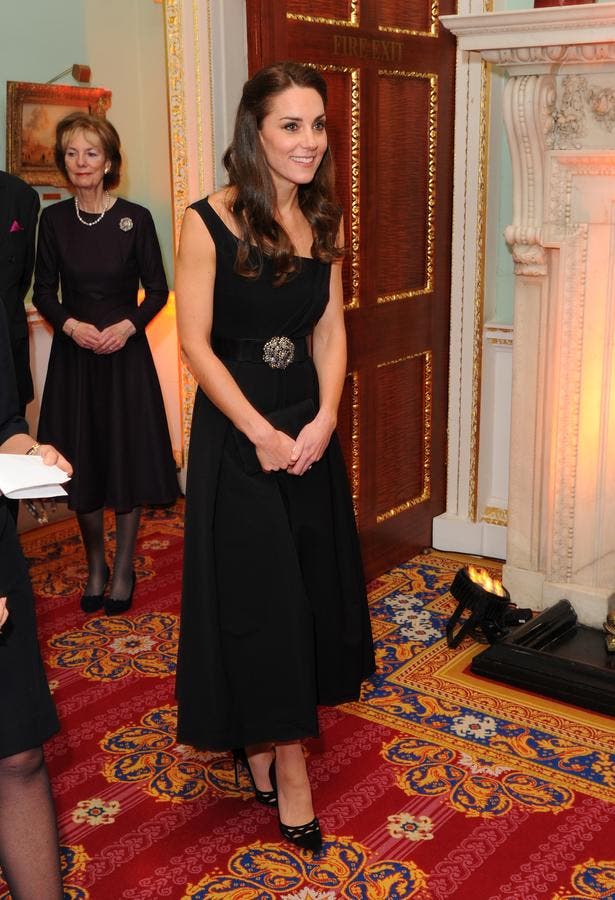 凱特穿著她 2016 年穿的布賴恩禮服