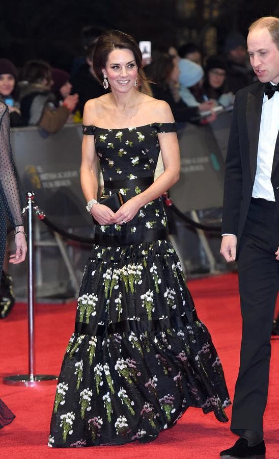 Keita Aleksandra Makvīna kleitā, kurā viņa parādījās BAFTA