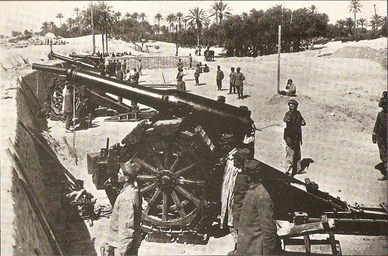صورة لأحد المدافع الإيطالية قرب طرابلس (1)