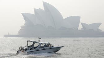 Tourists at risk as heatwave fuels Australia bushfires 