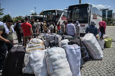 لاجئون سوريون مرحلون من تركيا (فرانس برس)