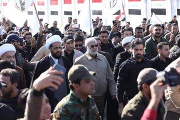  الخزعلي والمهندس خلال التظاهرة باتجاه السفارة الأميركية في بغداد