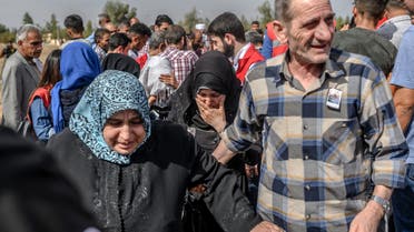 نازحون سوريون من إدلب باتجاه تركيا (فرانس برس)