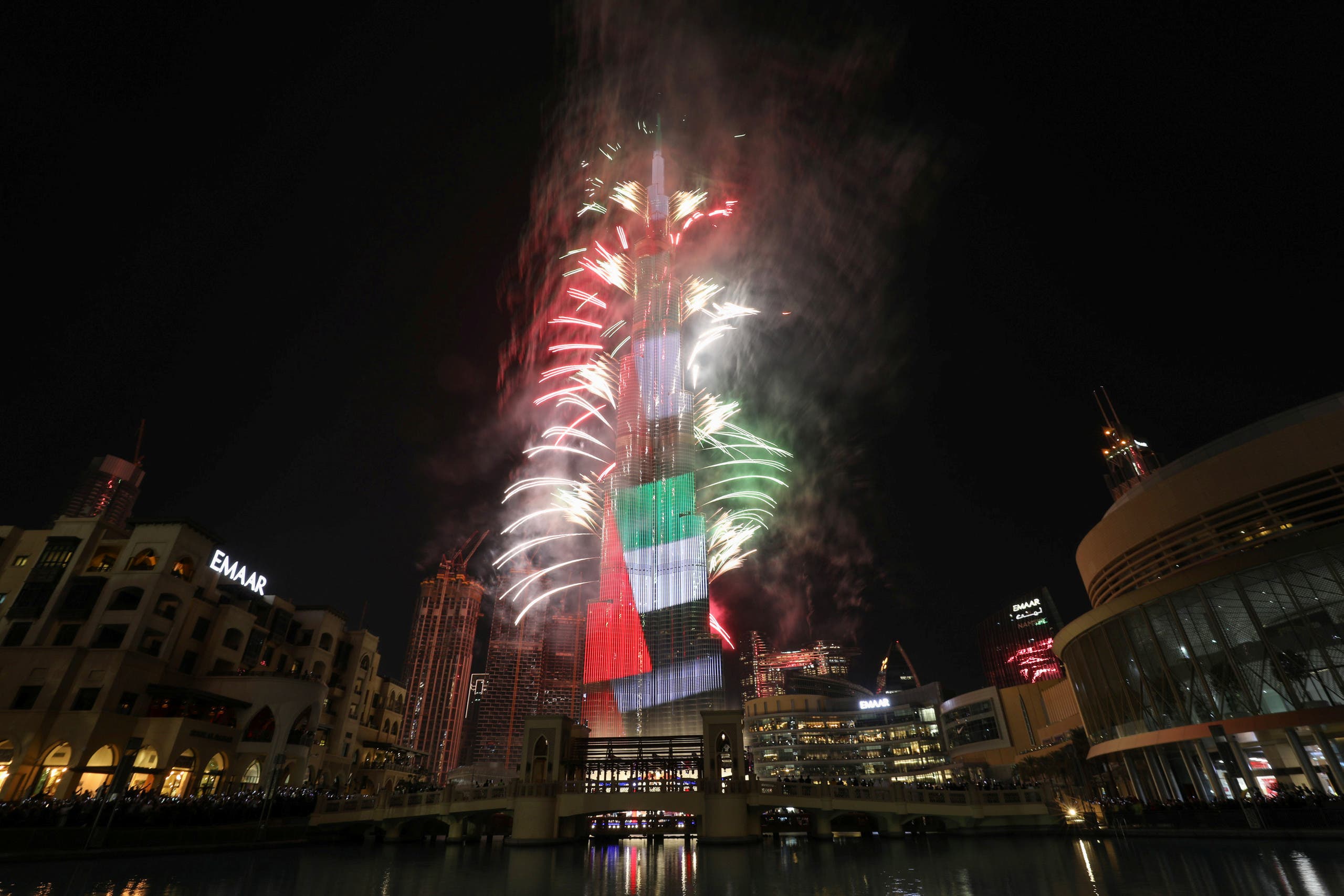 Fireworks explode around the Burj Khalifa, the tallest building in the world, during New Year's celebrations in Dubai. (Photo: AP)