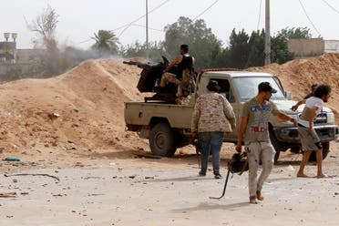 عناصر من ميليشيات تقاتل إلى جانب الوفاق في طرابلس (فرانس برس)
