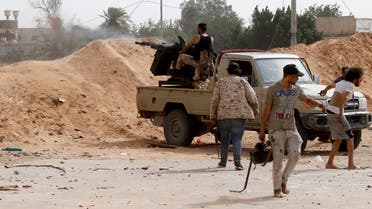 عناصر من ميليشيات تقاتل إلى جانب الوفاق في طرابلس (فرانس برس)