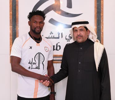 خلال تقديمه بقميص الشباب