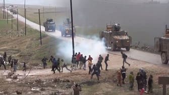 فيديو لرشق مدرعات تركية بالحجارة والرد: قنابل مسيلة
