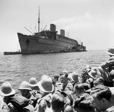 صورة للسفينة "آر. أم. أس. كوين إليزابيت" سنة 1942