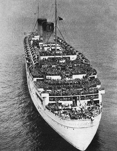 صورة للسفينة أ"آر. أم. أس. كوين إليزابيت" أواخر الحرب العالمية الثانية