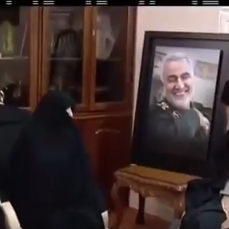 فيديو لخامنئي خلال زيارته لمنزل قاسم سليماني لتعزية عائلته
