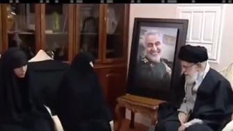فيديو لخامنئي خلال زيارته لمنزل قاسم سليماني لتعزية عائلته
