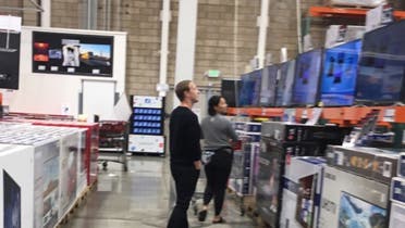 Mark-Zuckerberg-goes-shopping-at-Costco-696x392