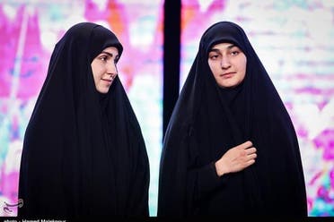 ابنة قاسم سليماني (يمين)