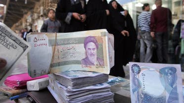 Iranian (C), Iraqi (R) and US (L) currency is on display at a money changers station. (File photo: AFP)