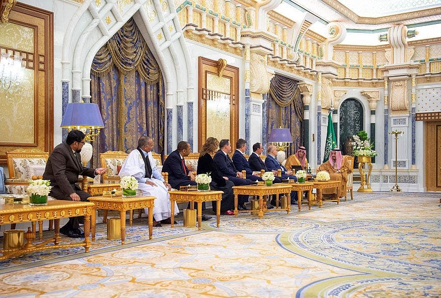 جانب من لقاء الملك سلمان بالسفراء الجدد