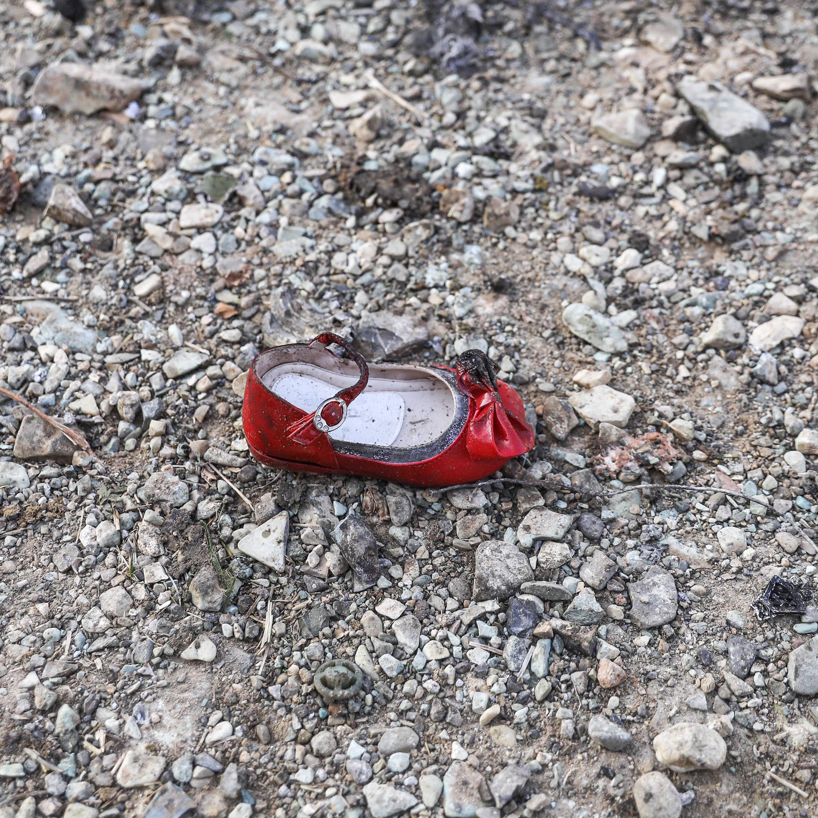 صاحبة الحذاء الأحمر.. أصغر ضحية على متن "الأوكرانية"