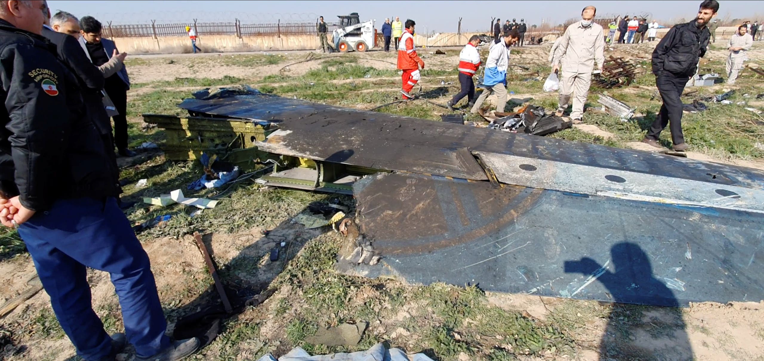 من موقع تحطم الطائرة الأوكرانية في طهران (أرشيفية- رويترز)