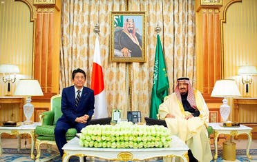 Saudi Arabia's King Salman bin Abdulaziz received Japanese Prime Minister Shinzo Abe in Riyadh. (SPA)