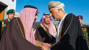 خادم الحرمين الشريفين لدى وصوله سلطنو عمان
