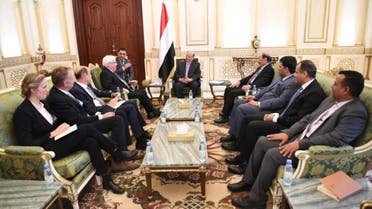 الرئيس اليمني اثناء لقائه المبعوث الأممي