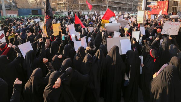 رجل دين يحرّض على قتل سفير بريطانيا ما لم يغادر إيران