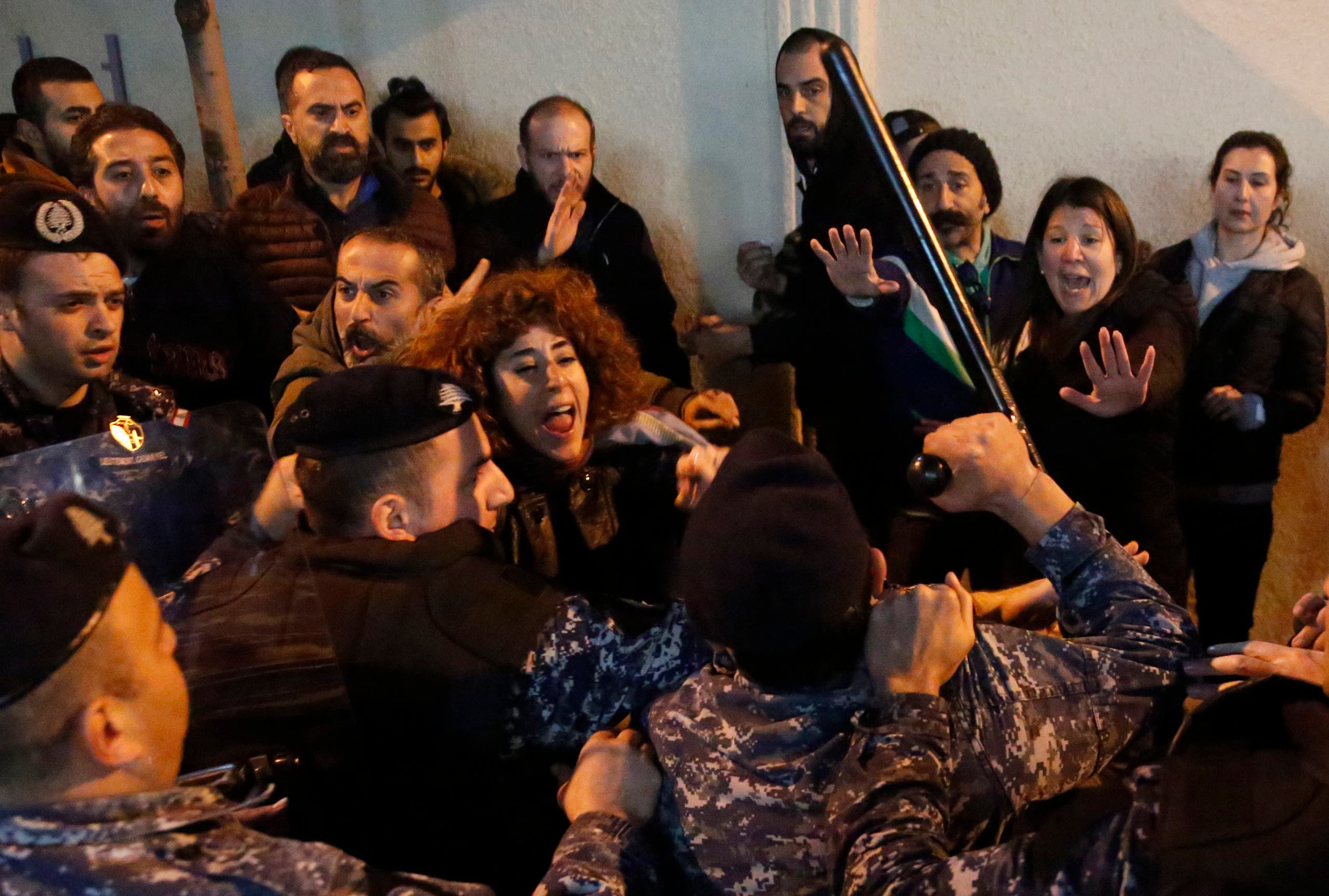 من أمام مصرف لبنان - 15 يناير ، فرانس برس
