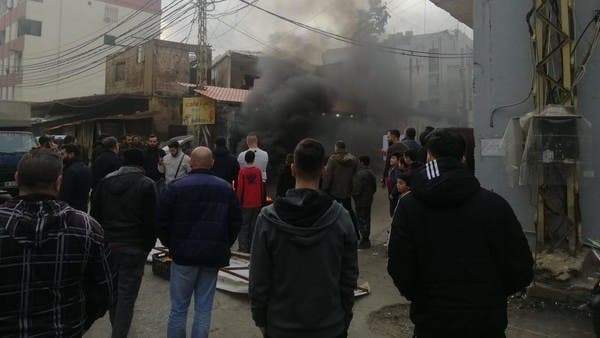 قطع طرقات بلبنان.. واحتجاج في الضاحية على إهمال حزب الله