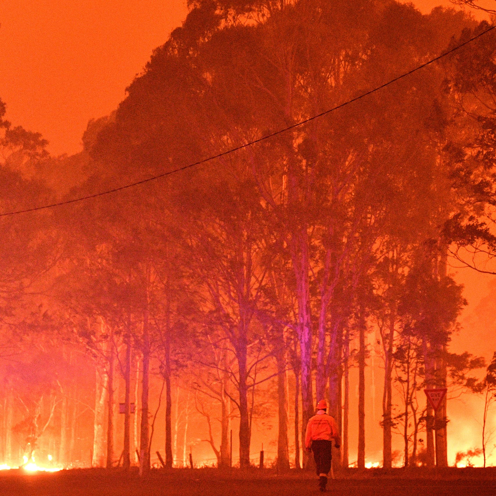 عواصف تؤدي الى إخماد الحرائق في شرق أستراليا