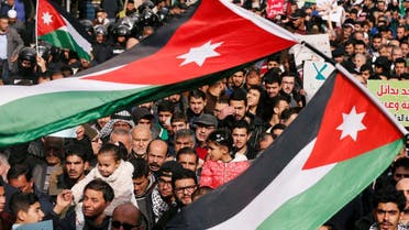 Demonstrators hold Jordanian national flags and chant slogans during a protest against a government's agreement to import natural gas from Israel, in Amman, Jordan January 17, 2020. (Photo: Reuters)