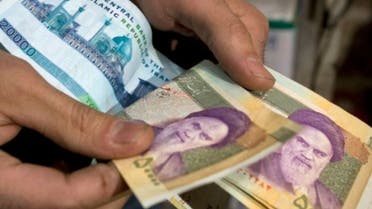 آغاز کارزار منع استفاده از پول ایران در نیمروز افغانستان: تومان ایرانی را دفن می‌کنیم