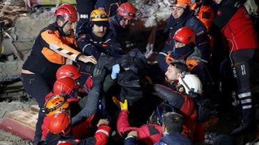 Rescue workers carry the body of an earthquake victim in Elazig, Turkey, January 26, 2020. (Photo: Reuters)
