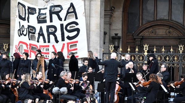 Перевод песни labour paris paloma. Музыканты в опере. Группа оркестр Парижа. Paris Paloma Labour. Paris Paloma.