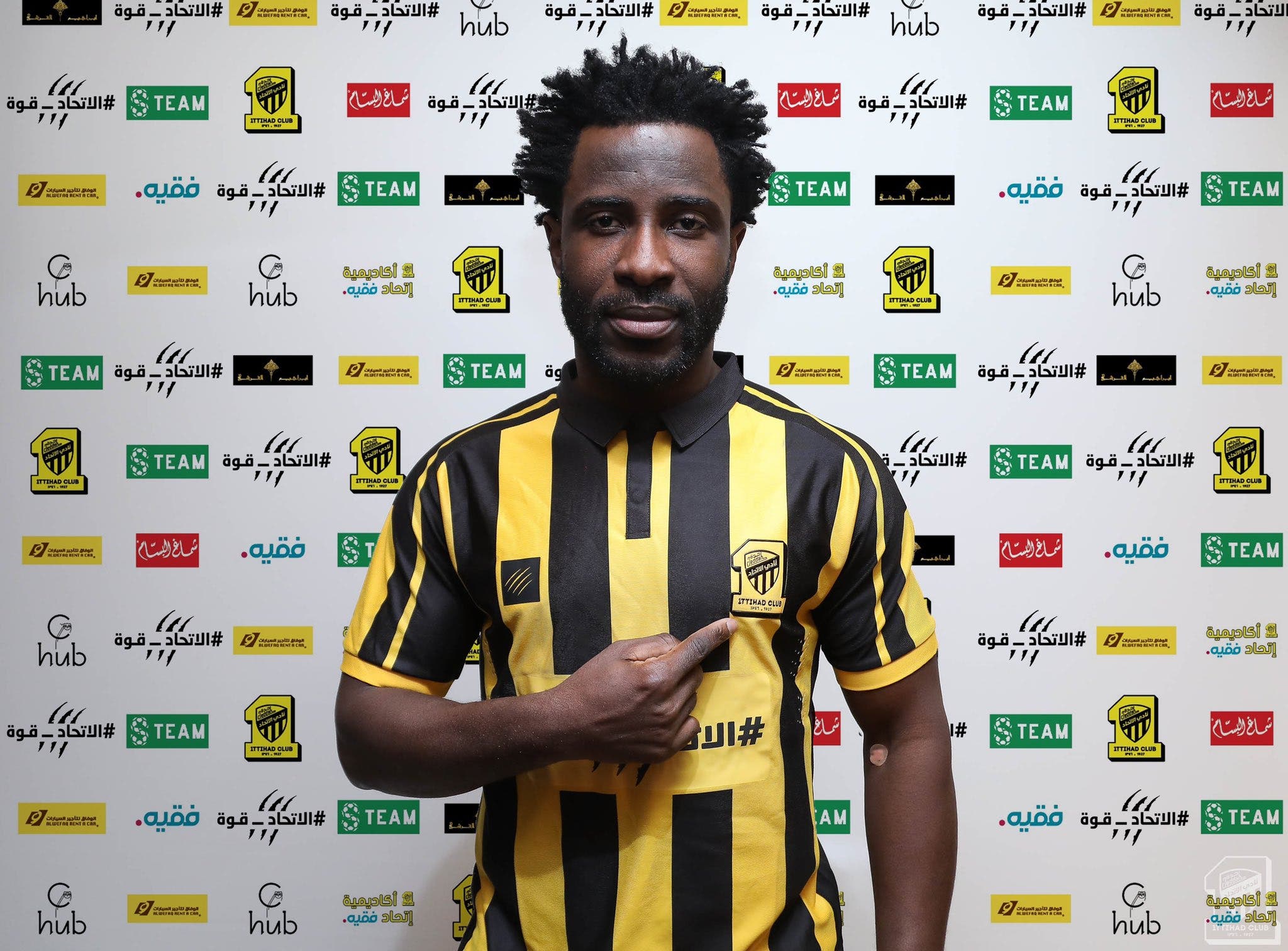 الإيفواري بقميص الاتحاد
