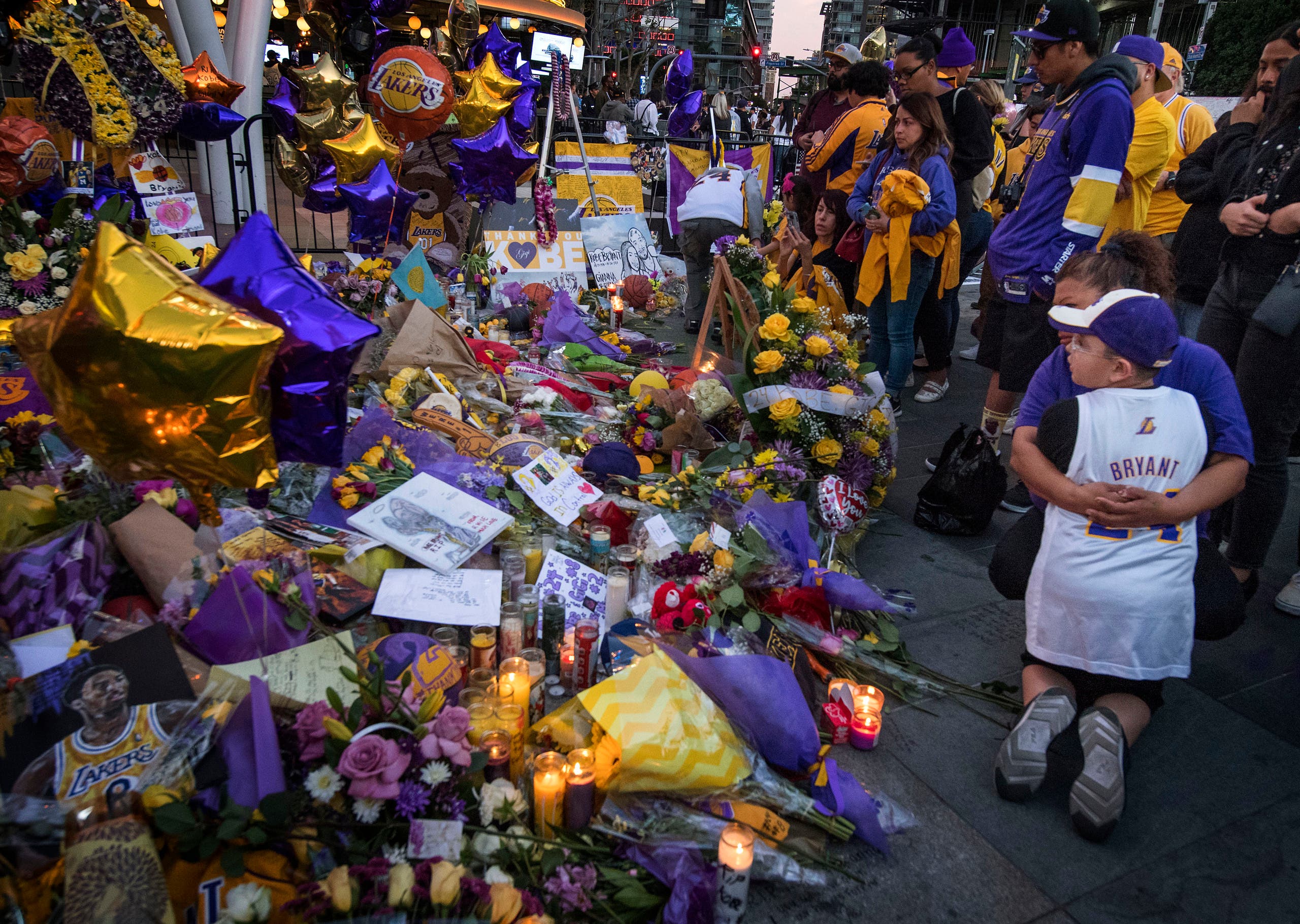 Lakers fans pay their respects at a Staples Center memorial to NBA legend Kobe Bryant (AFP)