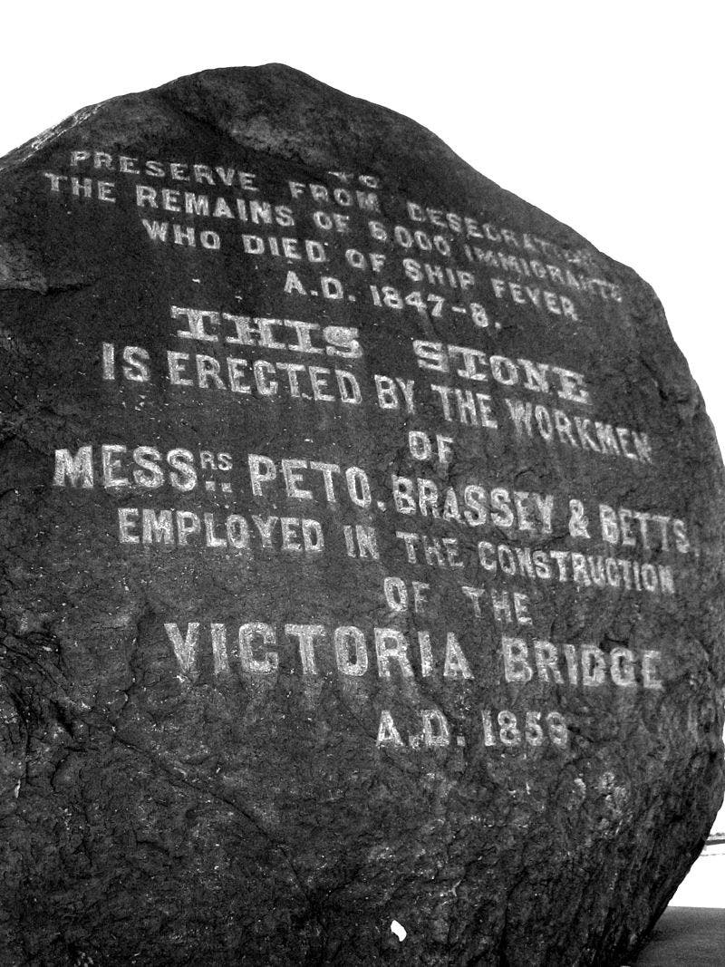 نصب تذكاري تخليدا لعدد من ضحايا التيفوس الأيرلنديين بكندا