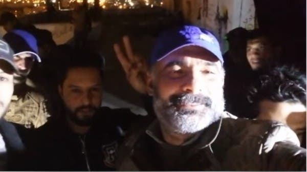 "سيلفي" لفنان عراقي من سطح بناية المطعم التركي ببغداد