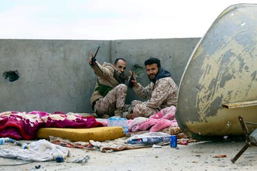 مقاتلون تابعون لفصائل الوفاق في العاصمة الليبية طرابلس (فرانس برس)