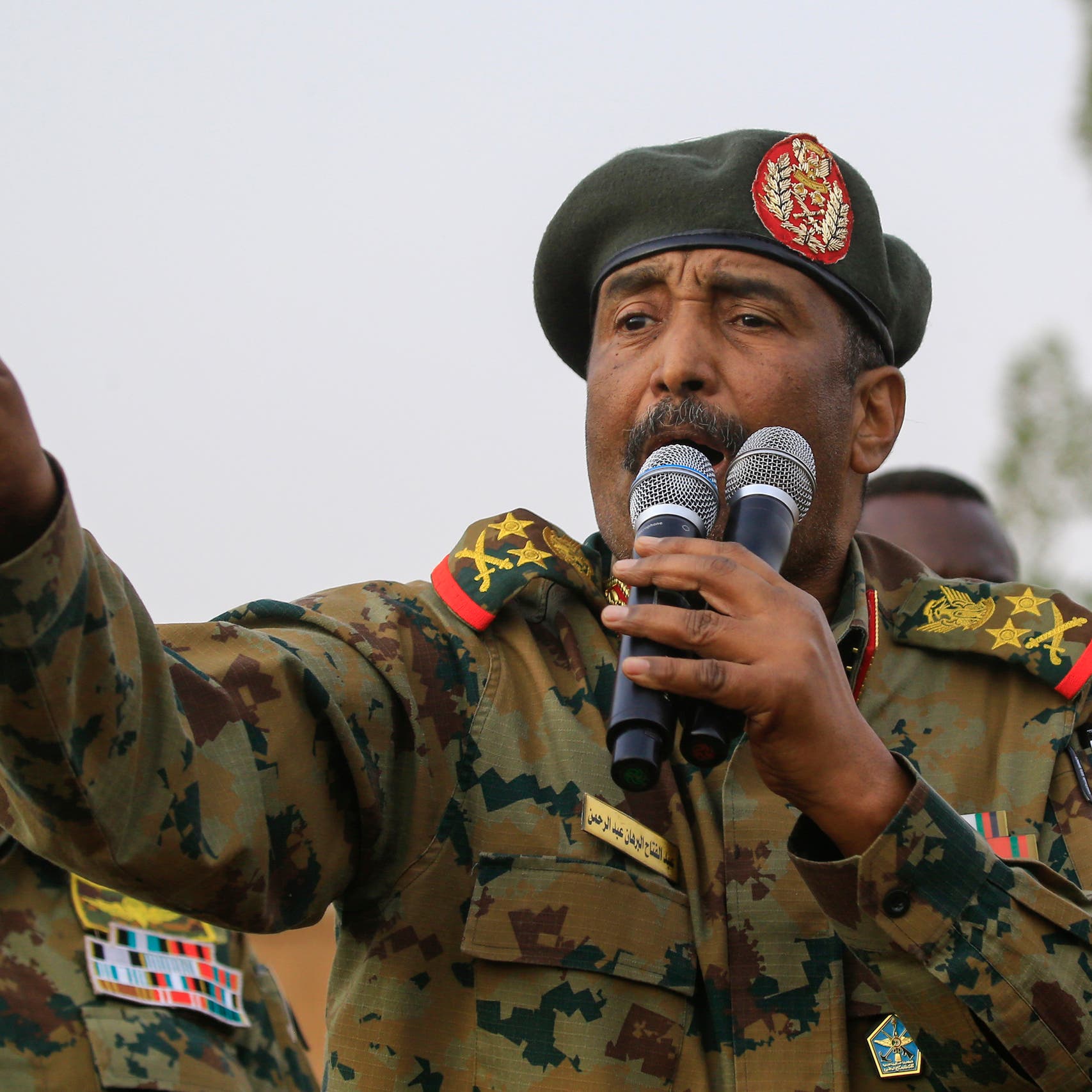 البرهان: علينا طرق جميع الأبواب لفك الحصار الخانق عن السودان