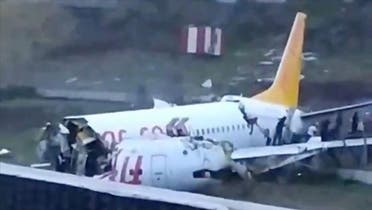 دو نیم شدن هواپیما در فرودگاه صبیحه گوکچن