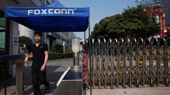 Staff making iPhones in central China plant to be quarantined