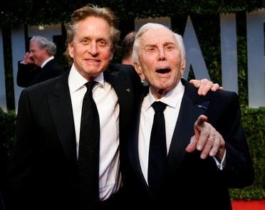  Actor Michael Douglas (L) and his father, actor Kirk Douglas, arrive together at the 2009 Vanity Fair Oscar Party in West Hollywood, California, on February 22, 2009. (Reuters)