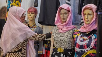 إيران تزيل دمى الملابس من محال طهران.. "تنشر الإباحية"