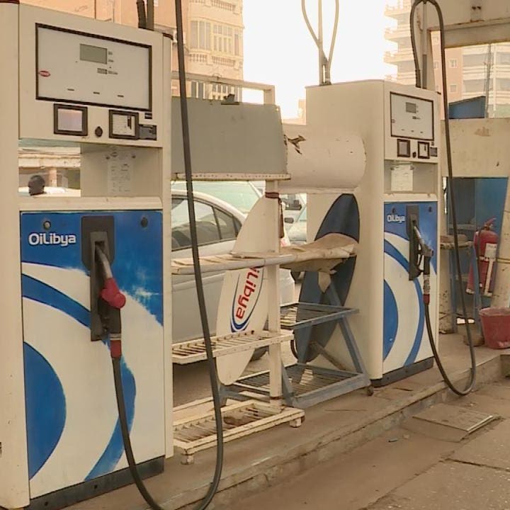 السودان يعلق تزويد محطات الوقود بالمشتقات النفطية