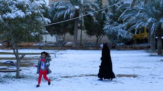 بالصور.. الثلوج تغطي بغداد وكربلاء لأول مرة منذ 12 عاما