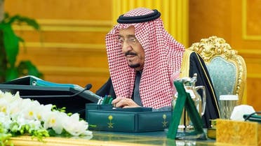 الملك سلمان خلال جلسة سابقة لمجلس الوزراء السعودية (أرشيفية)
